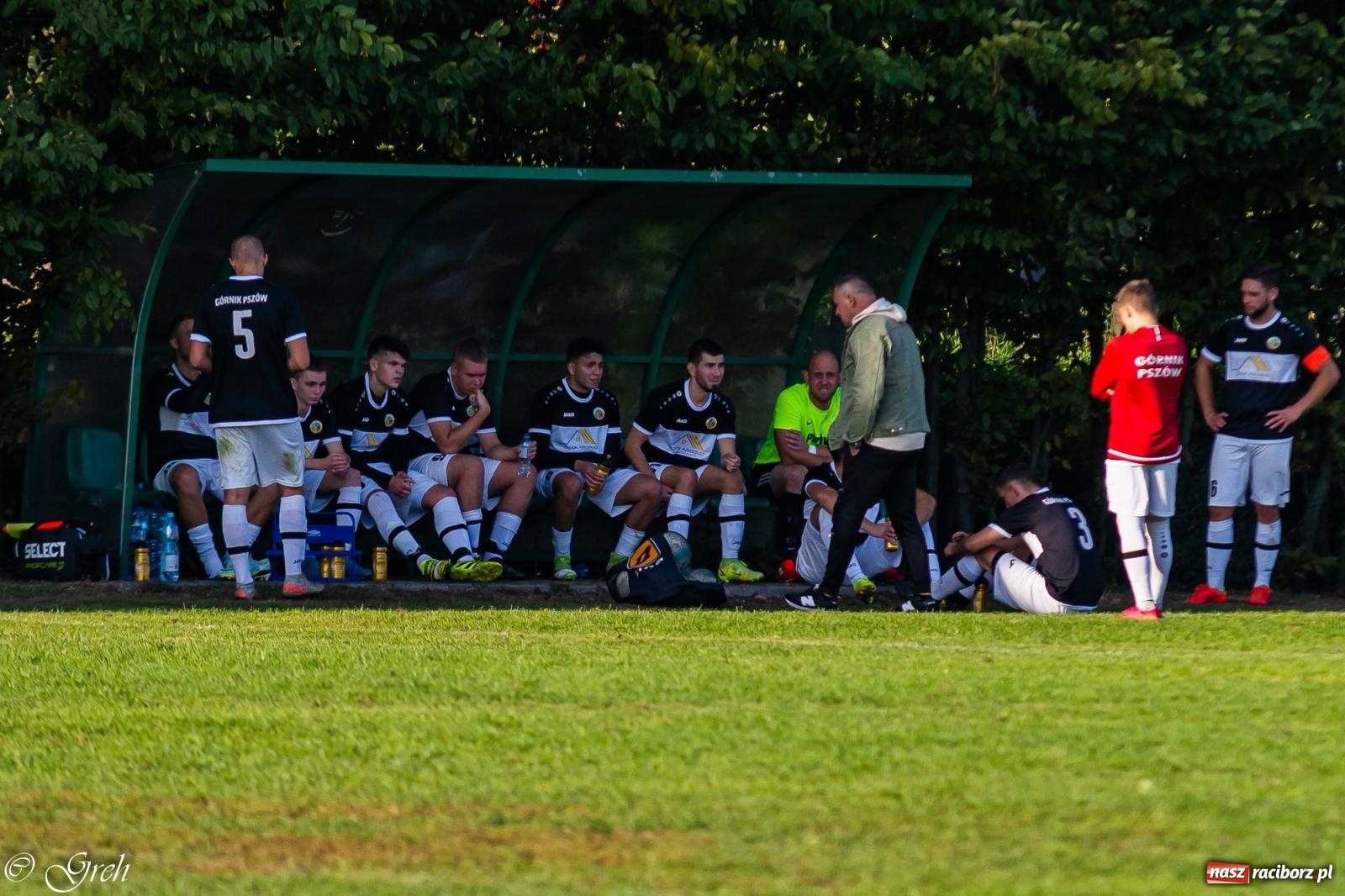 Zdjęcie w galerii na portalu naszraciborz.pl: Wicher Płonia niestraszny pszowskiemu Górnikowi [FOTO] wiadomości z regionu