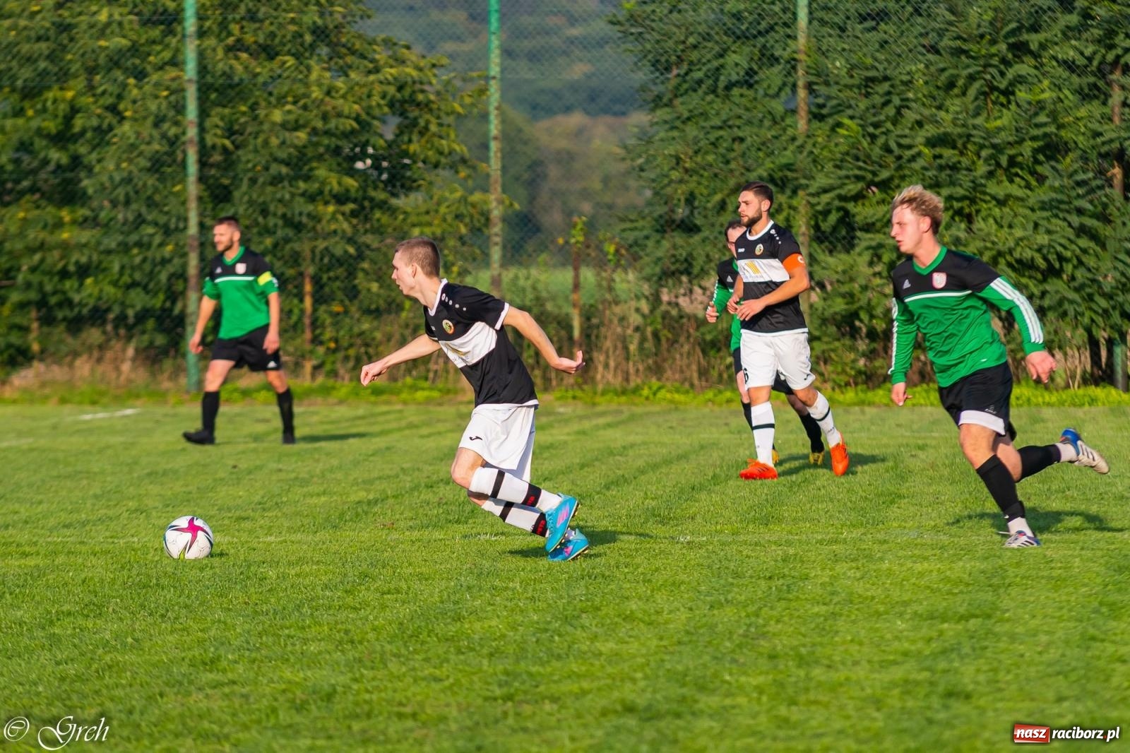 Zdjęcie w galerii na portalu naszraciborz.pl: Wicher Płonia niestraszny pszowskiemu Górnikowi [FOTO] wiadomości z regionu