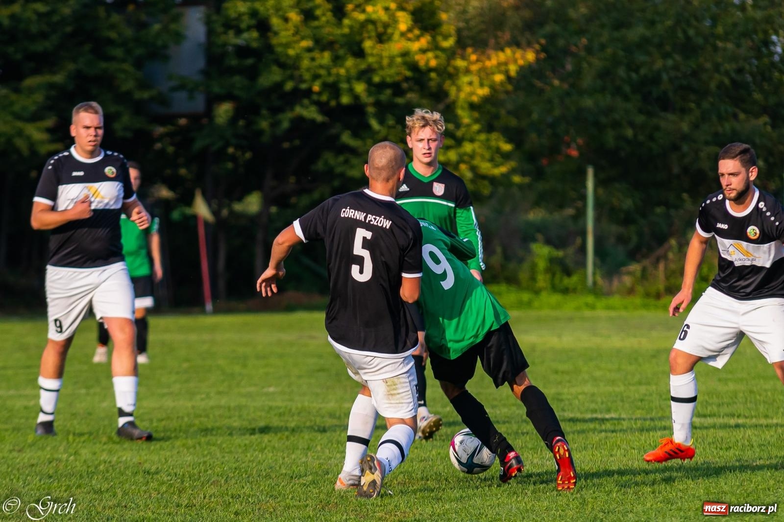 Zdjęcie w galerii na portalu naszraciborz.pl: Wicher Płonia niestraszny pszowskiemu Górnikowi [FOTO] wiadomości z regionu