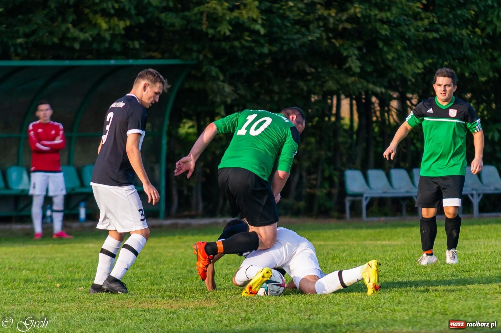 Zdjęcie w galerii na portalu naszraciborz.pl: Wicher Płonia niestraszny pszowskiemu Górnikowi [FOTO] wiadomości z regionu
