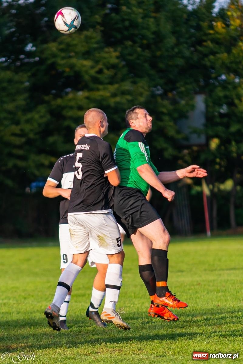 Zdjęcie w galerii na portalu naszraciborz.pl: Wicher Płonia niestraszny pszowskiemu Górnikowi [FOTO] wiadomości z regionu