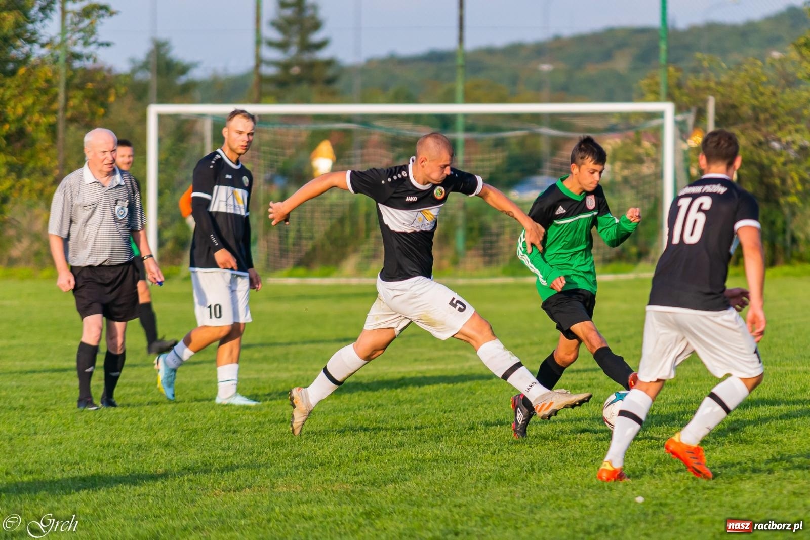 Zdjęcie w galerii na portalu naszraciborz.pl: Wicher Płonia niestraszny pszowskiemu Górnikowi [FOTO] wiadomości z regionu