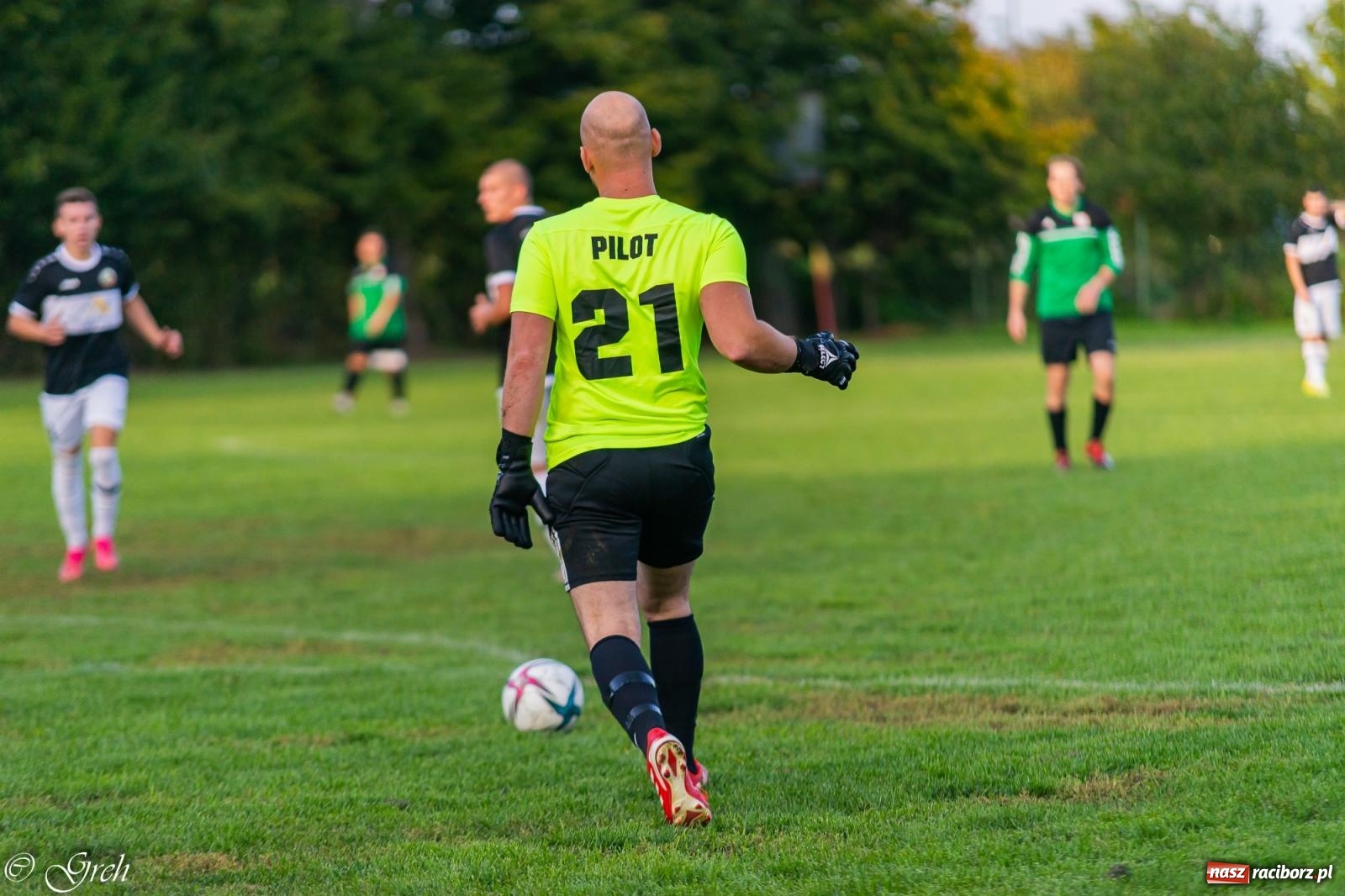 Zdjęcie w galerii na portalu naszraciborz.pl: Wicher Płonia niestraszny pszowskiemu Górnikowi [FOTO] wiadomości z regionu