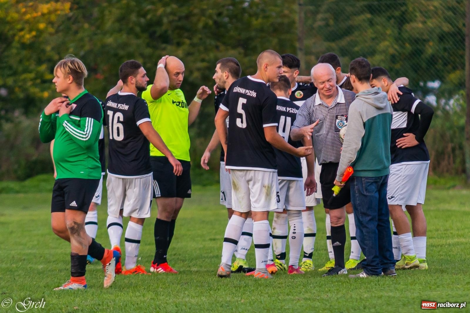 Zdjęcie w galerii na portalu naszraciborz.pl: Wicher Płonia niestraszny pszowskiemu Górnikowi [FOTO] wiadomości z regionu
