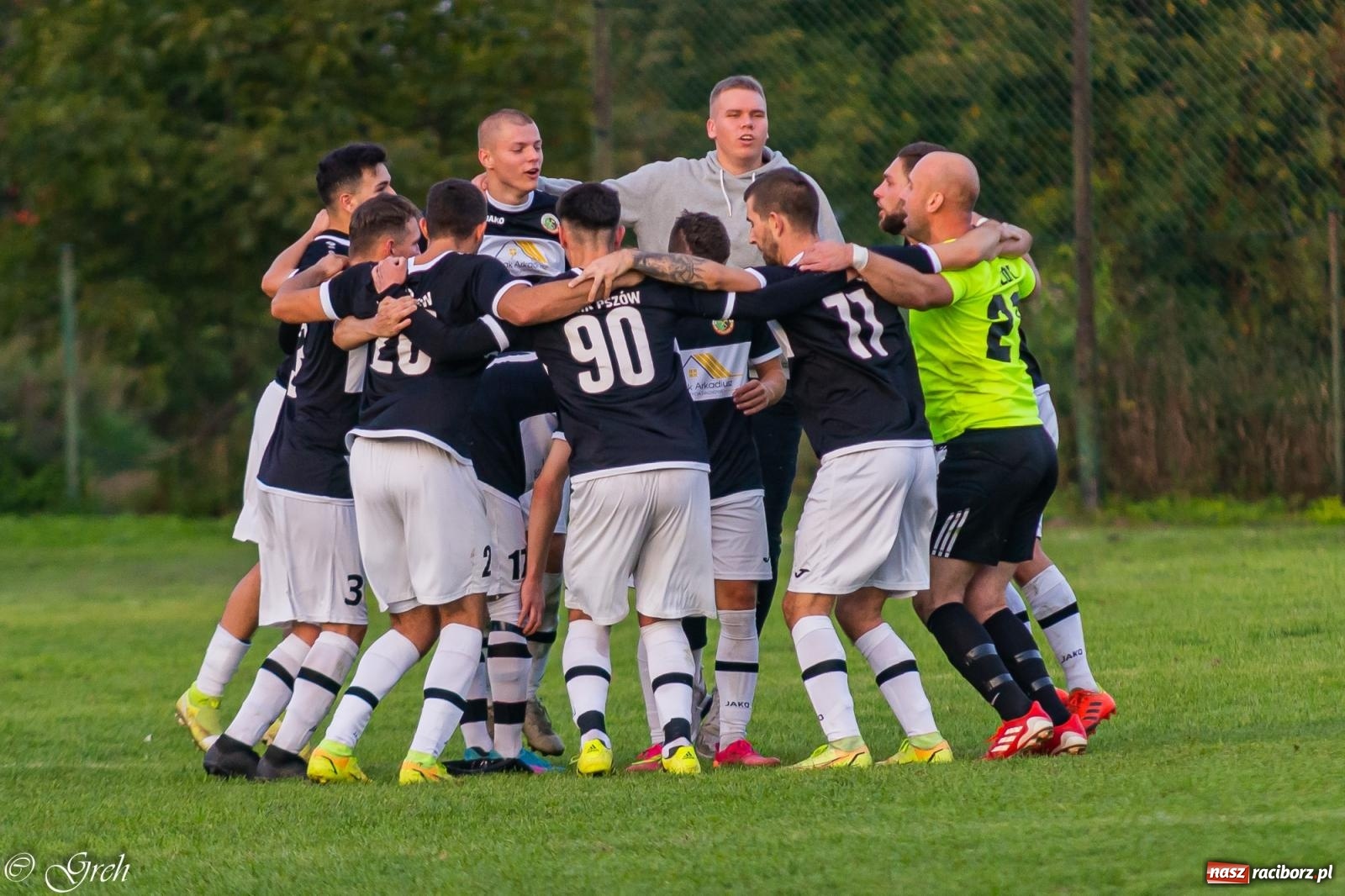 Zdjęcie w galerii na portalu naszraciborz.pl: Wicher Płonia niestraszny pszowskiemu Górnikowi [FOTO] wiadomości z regionu