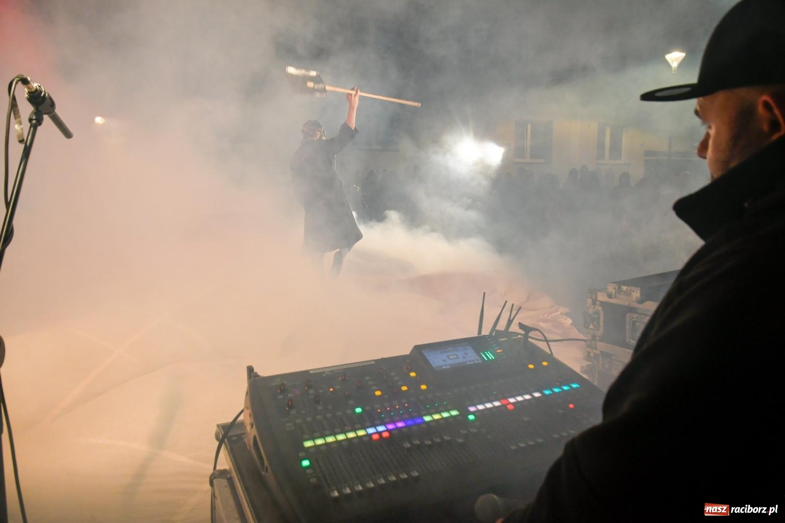 Zdjęcie w galerii na portalu naszraciborz.pl: EPITAFIUM BŁAZNA - spektakl Kolektywu Kejos na pl. Dominikańskim [FOTO i WIDEO] wiadomości z regionu