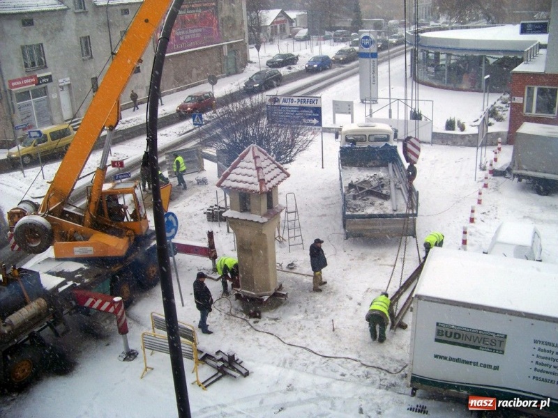 Zdjęcie w galerii na portalu naszraciborz.pl: Statua Zgody już w nowym miejscu wiadomości z regionu