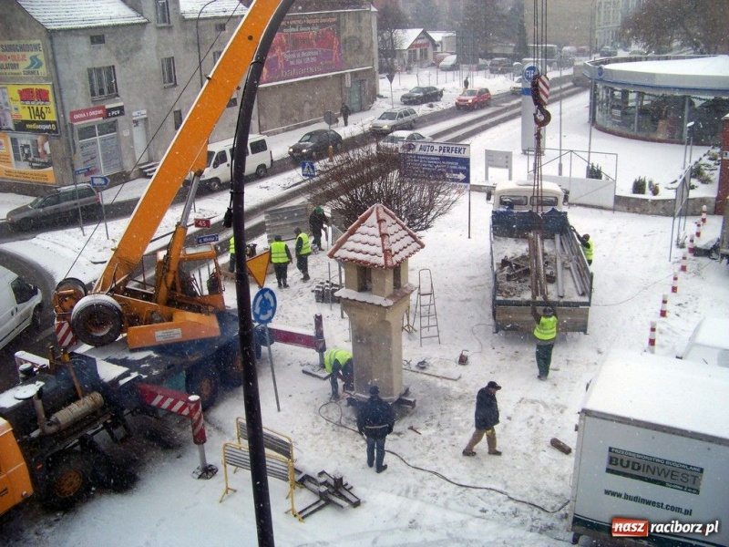 Zdjęcie w galerii na portalu naszraciborz.pl: Statua Zgody już w nowym miejscu wiadomości z regionu