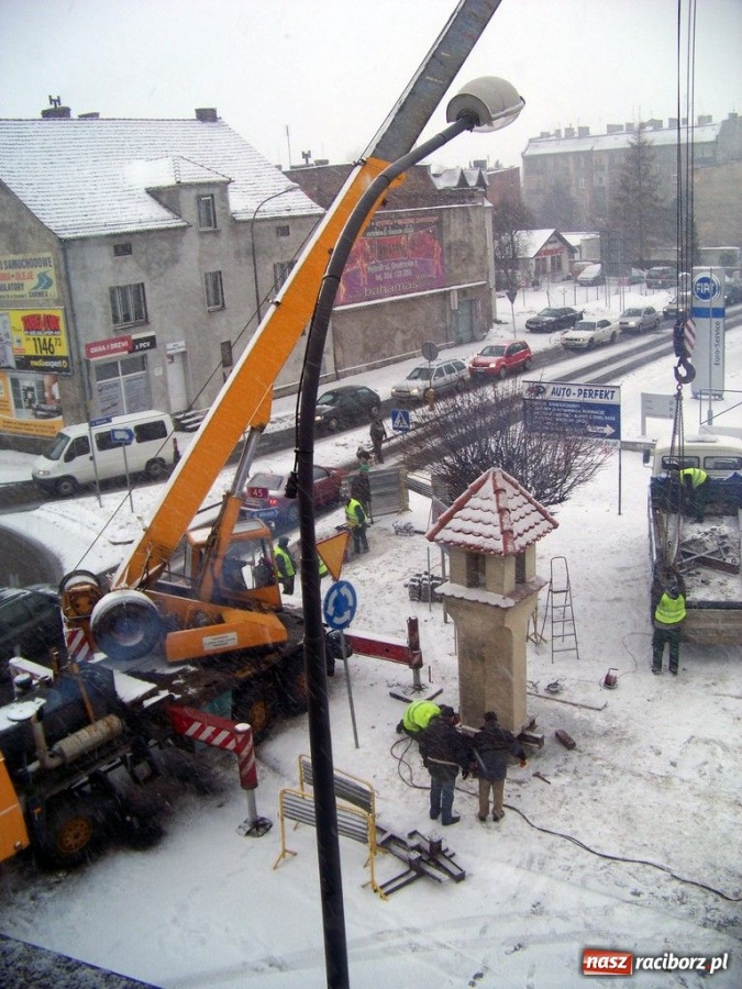 Zdjęcie w galerii na portalu naszraciborz.pl: Statua Zgody już w nowym miejscu wiadomości z regionu