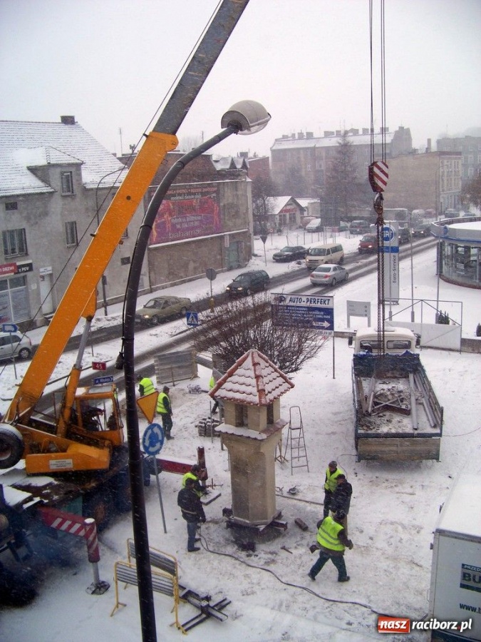 Zdjęcie w galerii na portalu naszraciborz.pl: Statua Zgody już w nowym miejscu wiadomości z regionu