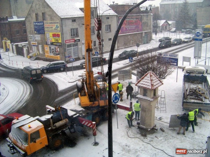 Zdjęcie w galerii na portalu naszraciborz.pl: Statua Zgody już w nowym miejscu wiadomości z regionu