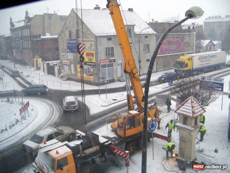 Zdjęcie w galerii na portalu naszraciborz.pl: Statua Zgody już w nowym miejscu wiadomości z regionu