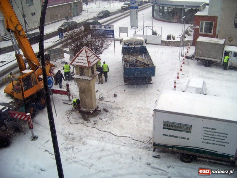 Zdjęcie w galerii na portalu naszraciborz.pl: Statua Zgody już w nowym miejscu wiadomości z regionu