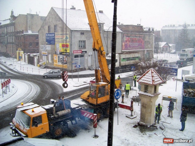 Zdjęcie w galerii na portalu naszraciborz.pl: Statua Zgody już w nowym miejscu wiadomości z regionu