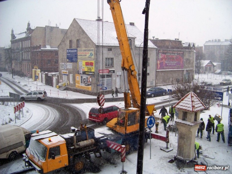 Zdjęcie w galerii na portalu naszraciborz.pl: Statua Zgody już w nowym miejscu wiadomości z regionu