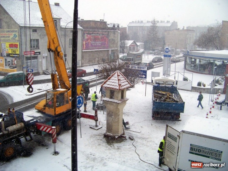 Zdjęcie w galerii na portalu naszraciborz.pl: Statua Zgody już w nowym miejscu wiadomości z regionu