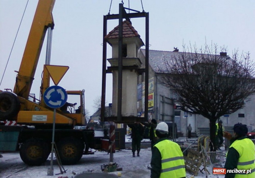Zdjęcie w galerii na portalu naszraciborz.pl: Statua Zgody już w nowym miejscu wiadomości z regionu