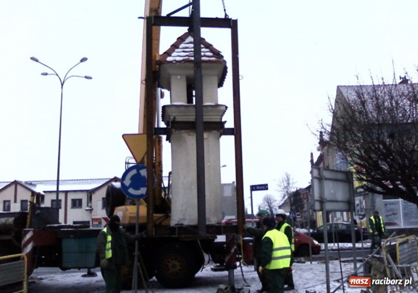 Zdjęcie w galerii na portalu naszraciborz.pl: Statua Zgody już w nowym miejscu wiadomości z regionu