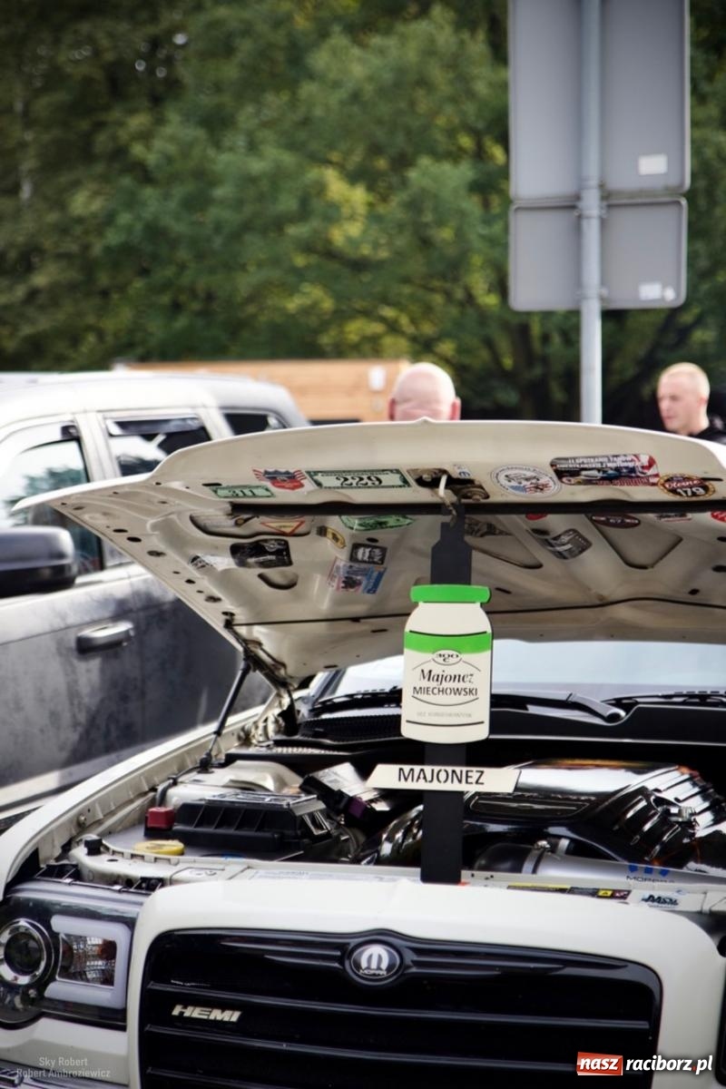Zdjęcie w galerii na portalu naszraciborz.pl: Trwa festyn charytatywny w raciborskim grodzie. Pomagają Joli wiadomości z regionu