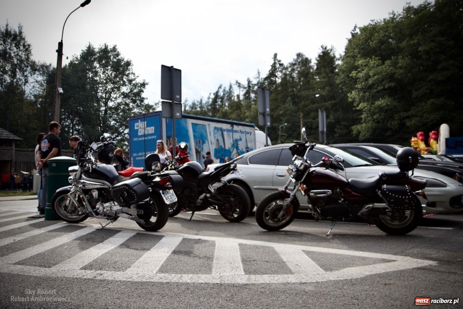 Zdjęcie w galerii na portalu naszraciborz.pl: Trwa festyn charytatywny w raciborskim grodzie. Pomagają Joli wiadomości z regionu