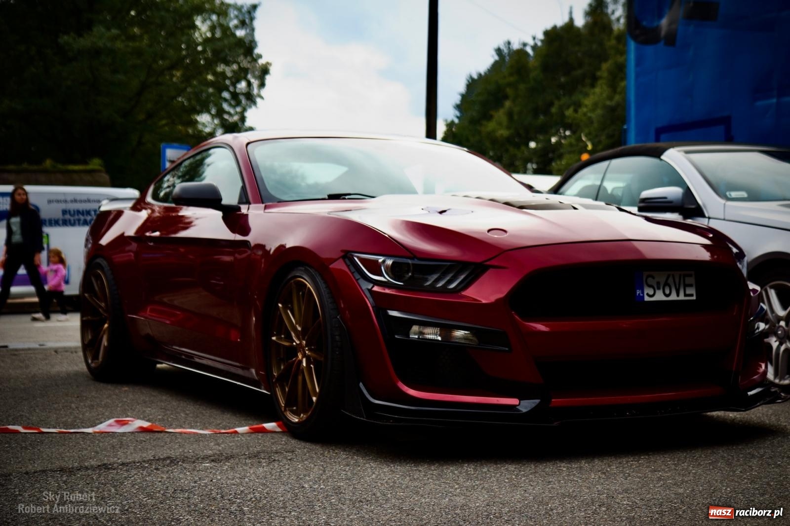 Zdjęcie w galerii na portalu naszraciborz.pl: Trwa festyn charytatywny w raciborskim grodzie. Pomagają Joli wiadomości z regionu