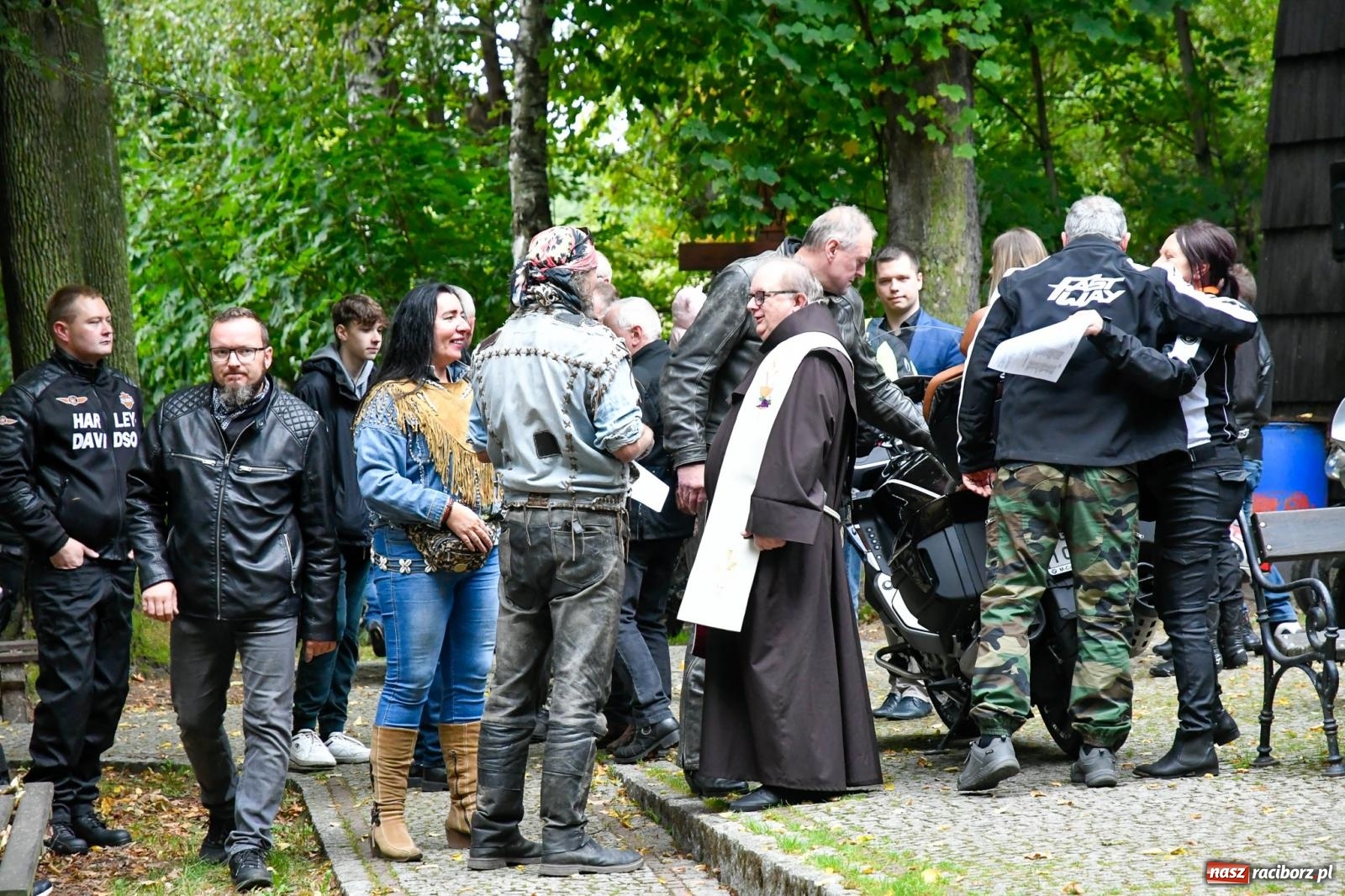 Zdjęcie w galerii na portalu naszraciborz.pl: Sezon na finiszu. Motocyklowe nieszpory przy św. Krzyżu [FOTO i WIDEO] wiadomości z regionu