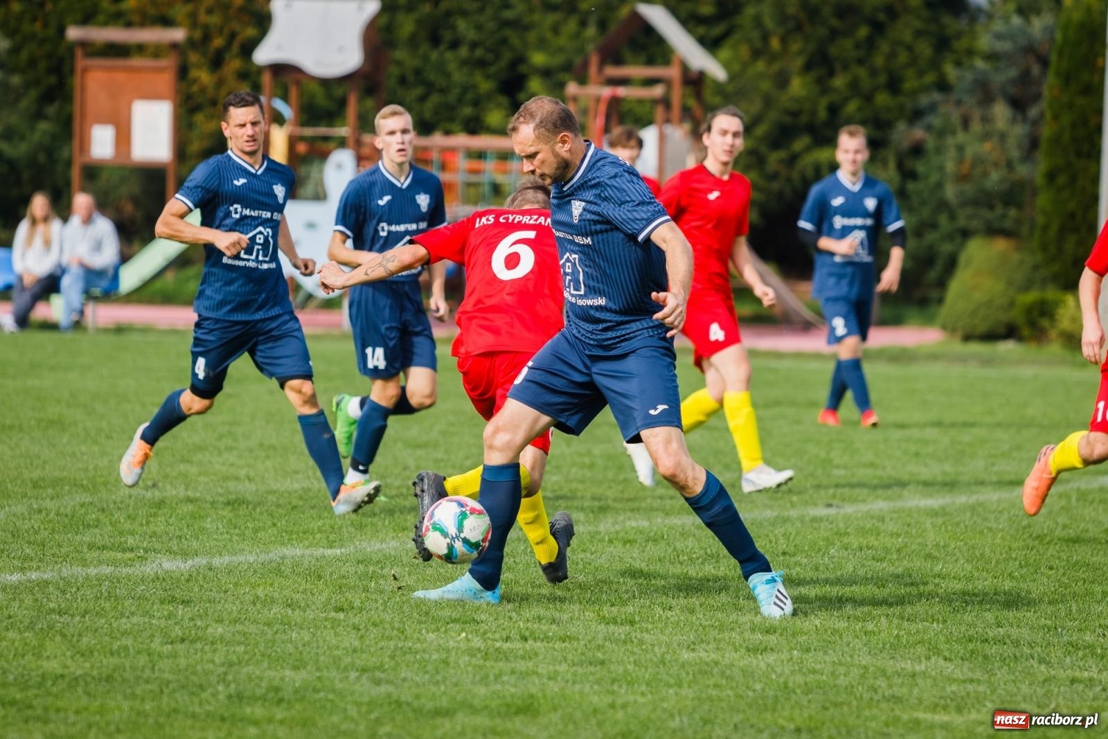 Zdjęcie w galerii na portalu naszraciborz.pl: Niespodzianka w Cyprzanowie. Outsider pokonał faworyta [FOTO] wiadomości z regionu