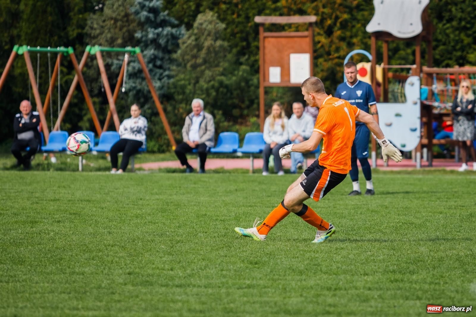 Zdjęcie w galerii na portalu naszraciborz.pl: Niespodzianka w Cyprzanowie. Outsider pokonał faworyta [FOTO] wiadomości z regionu