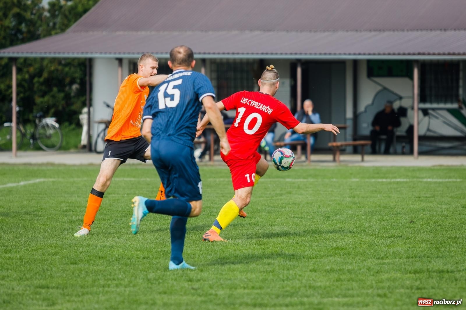 Zdjęcie w galerii na portalu naszraciborz.pl: Niespodzianka w Cyprzanowie. Outsider pokonał faworyta [FOTO] wiadomości z regionu