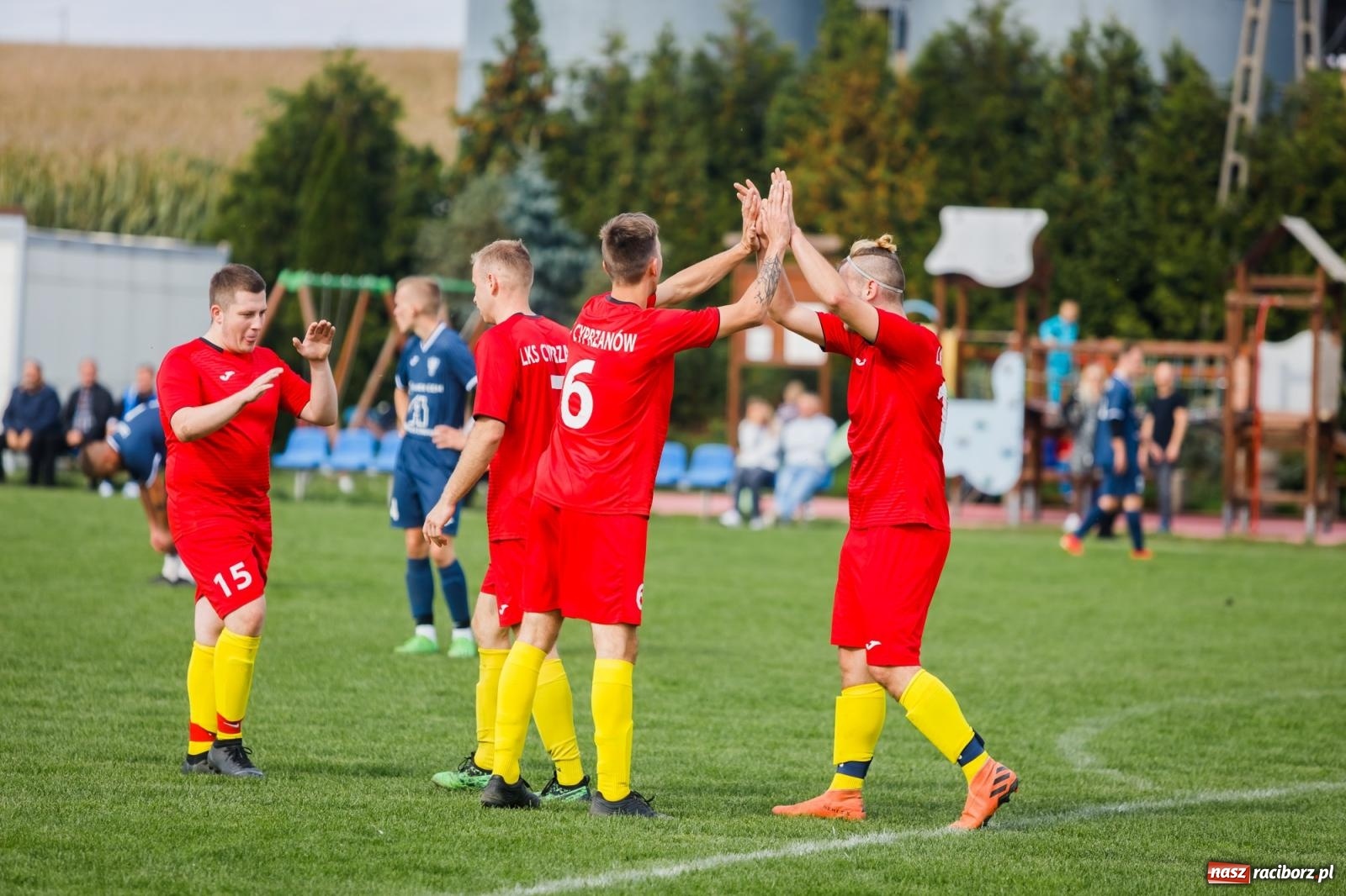 Zdjęcie w galerii na portalu naszraciborz.pl: Niespodzianka w Cyprzanowie. Outsider pokonał faworyta [FOTO] wiadomości z regionu