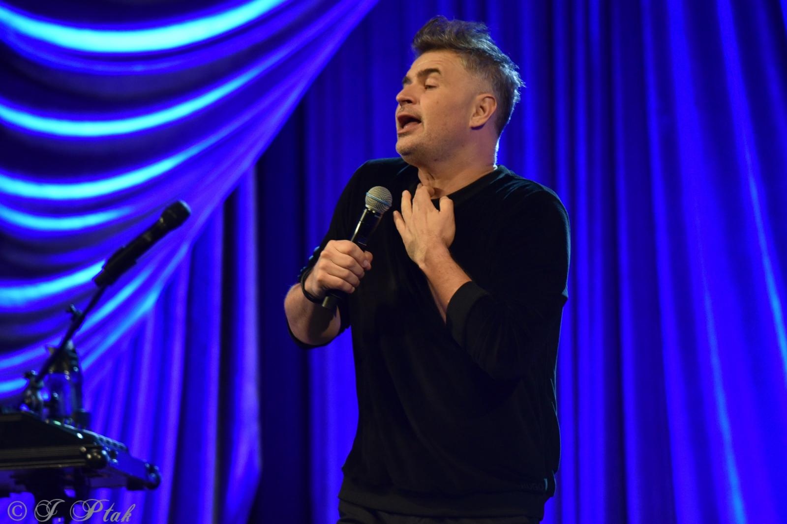 Zdjęcie w galerii na portalu naszraciborz.pl: Tylko śmiech nas ocali. Igor Kwiatkowski w Raciborzu wiadomości z regionu