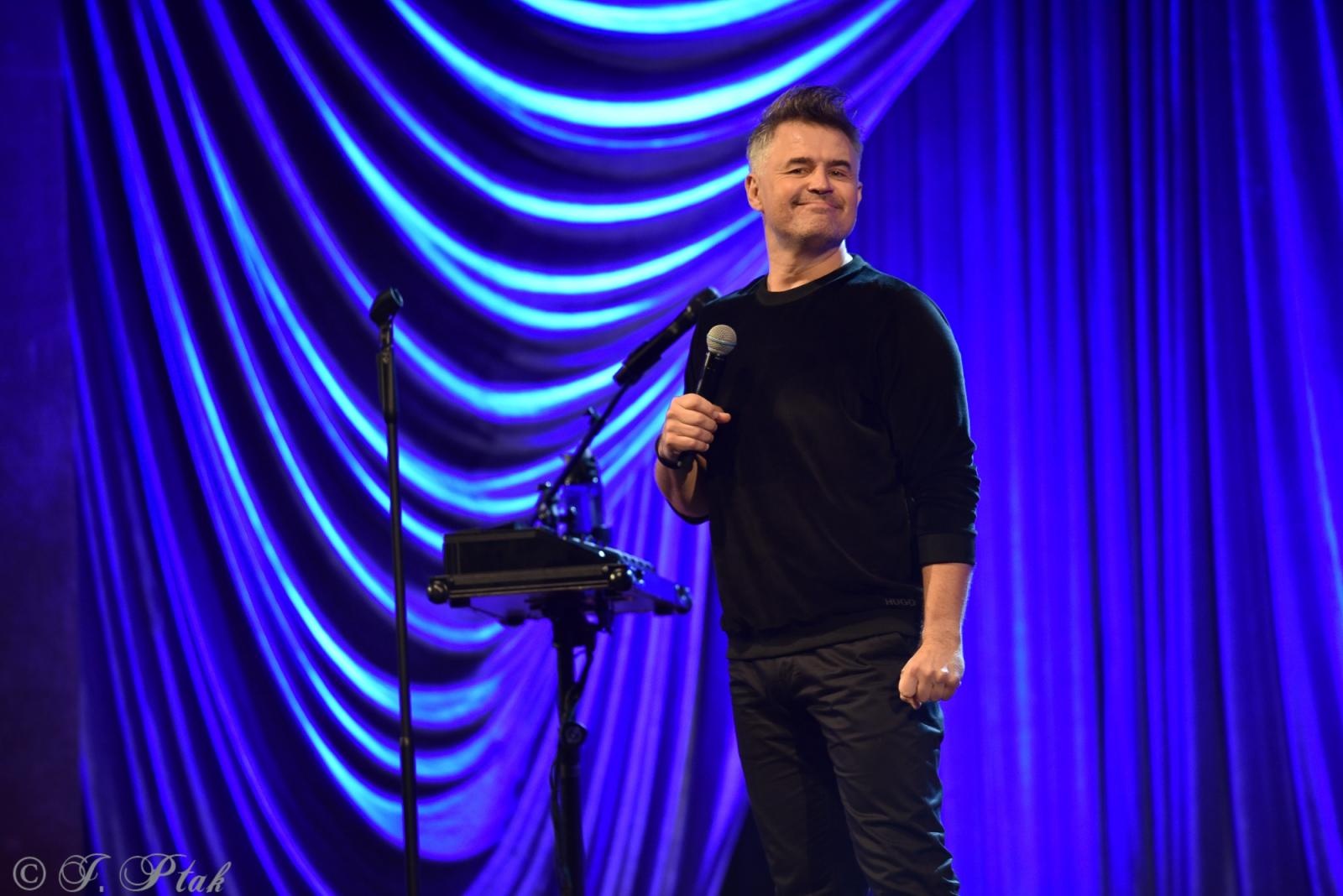 Zdjęcie w galerii na portalu naszraciborz.pl: Tylko śmiech nas ocali. Igor Kwiatkowski w Raciborzu wiadomości z regionu