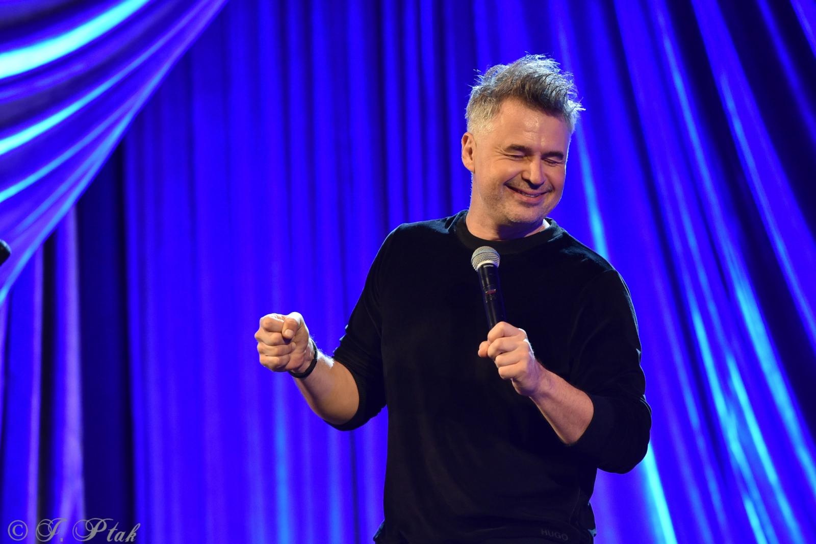 Zdjęcie w galerii na portalu naszraciborz.pl: Tylko śmiech nas ocali. Igor Kwiatkowski w Raciborzu wiadomości z regionu