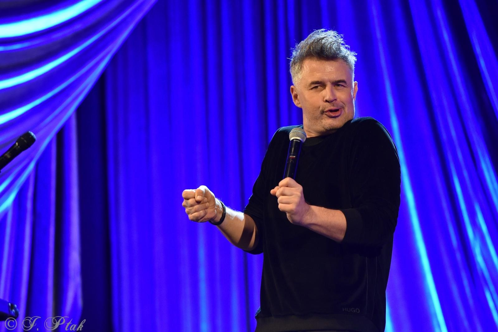 Zdjęcie w galerii na portalu naszraciborz.pl: Tylko śmiech nas ocali. Igor Kwiatkowski w Raciborzu wiadomości z regionu