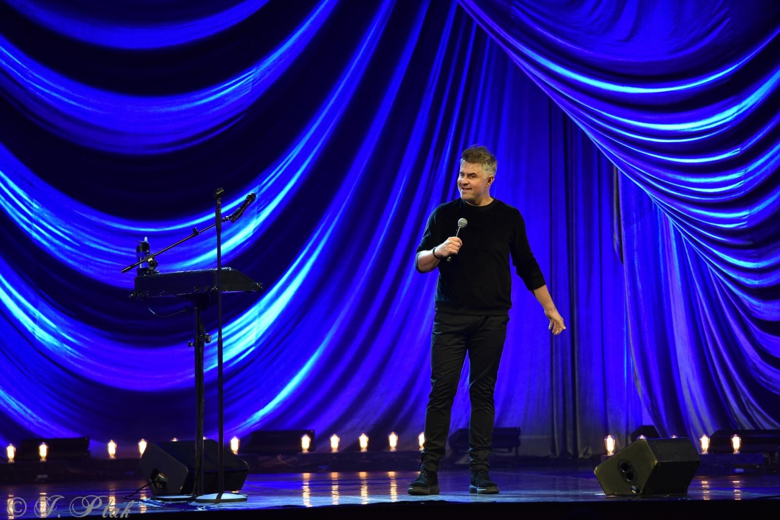 Zdjęcie w galerii na portalu naszraciborz.pl: Tylko śmiech nas ocali. Igor Kwiatkowski w Raciborzu wiadomości z regionu