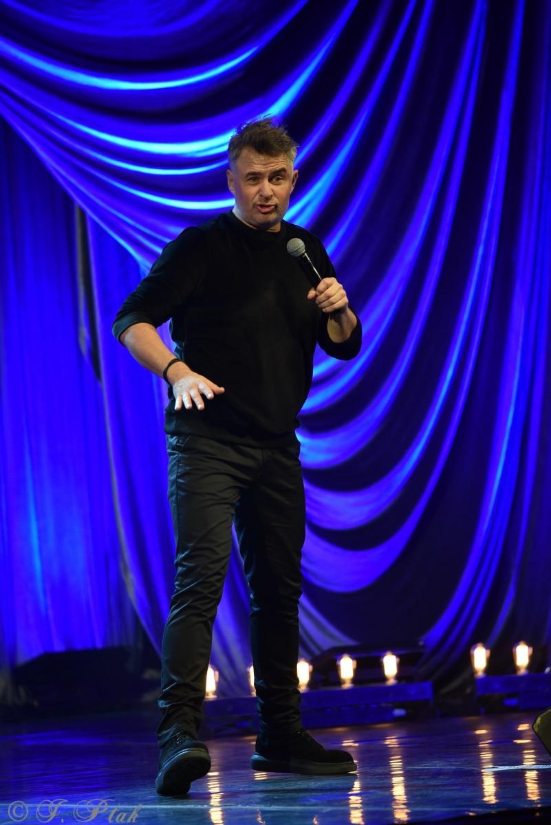 Zdjęcie w galerii na portalu naszraciborz.pl: Tylko śmiech nas ocali. Igor Kwiatkowski w Raciborzu wiadomości z regionu