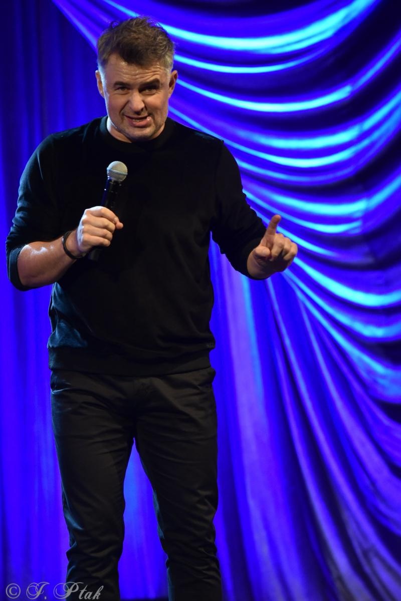 Zdjęcie w galerii na portalu naszraciborz.pl: Tylko śmiech nas ocali. Igor Kwiatkowski w Raciborzu wiadomości z regionu