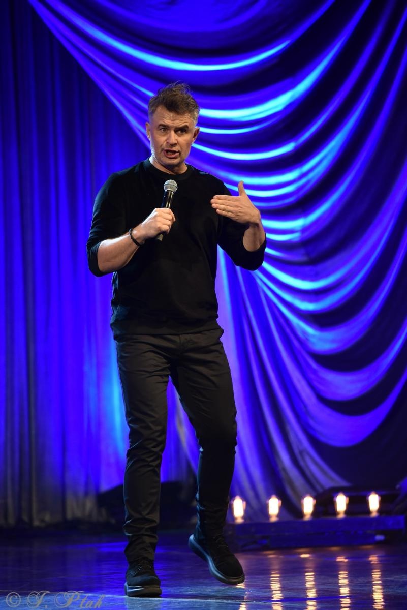 Zdjęcie w galerii na portalu naszraciborz.pl: Tylko śmiech nas ocali. Igor Kwiatkowski w Raciborzu wiadomości z regionu