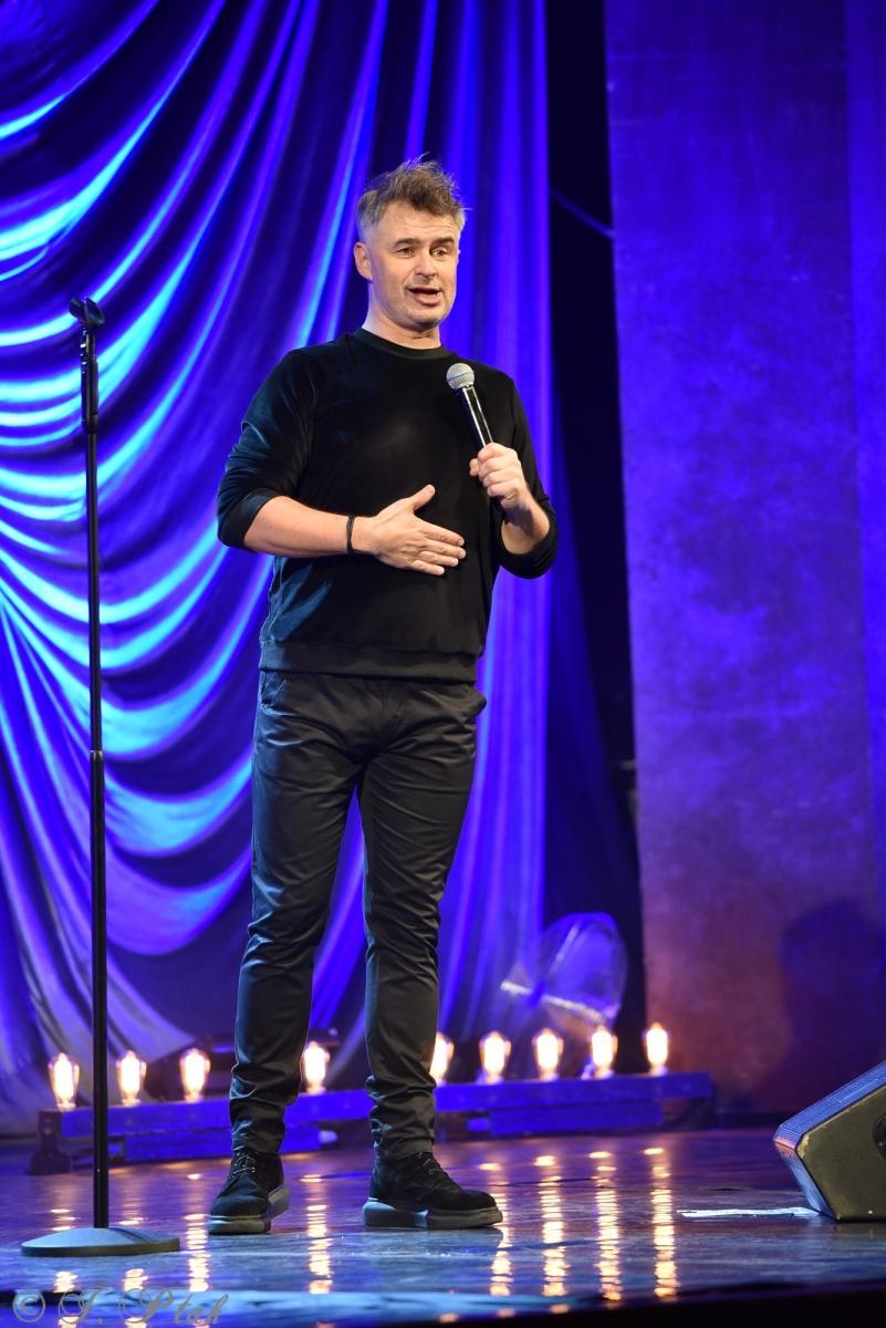 Zdjęcie w galerii na portalu naszraciborz.pl: Tylko śmiech nas ocali. Igor Kwiatkowski w Raciborzu wiadomości z regionu