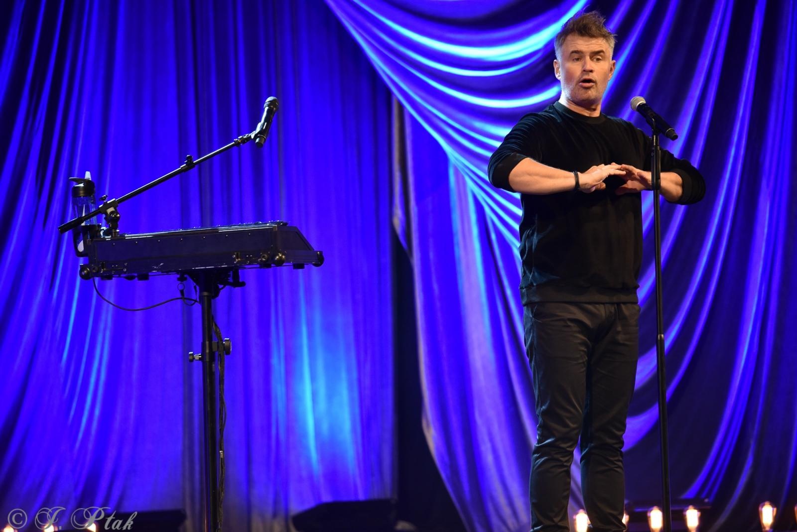 Zdjęcie w galerii na portalu naszraciborz.pl: Tylko śmiech nas ocali. Igor Kwiatkowski w Raciborzu wiadomości z regionu