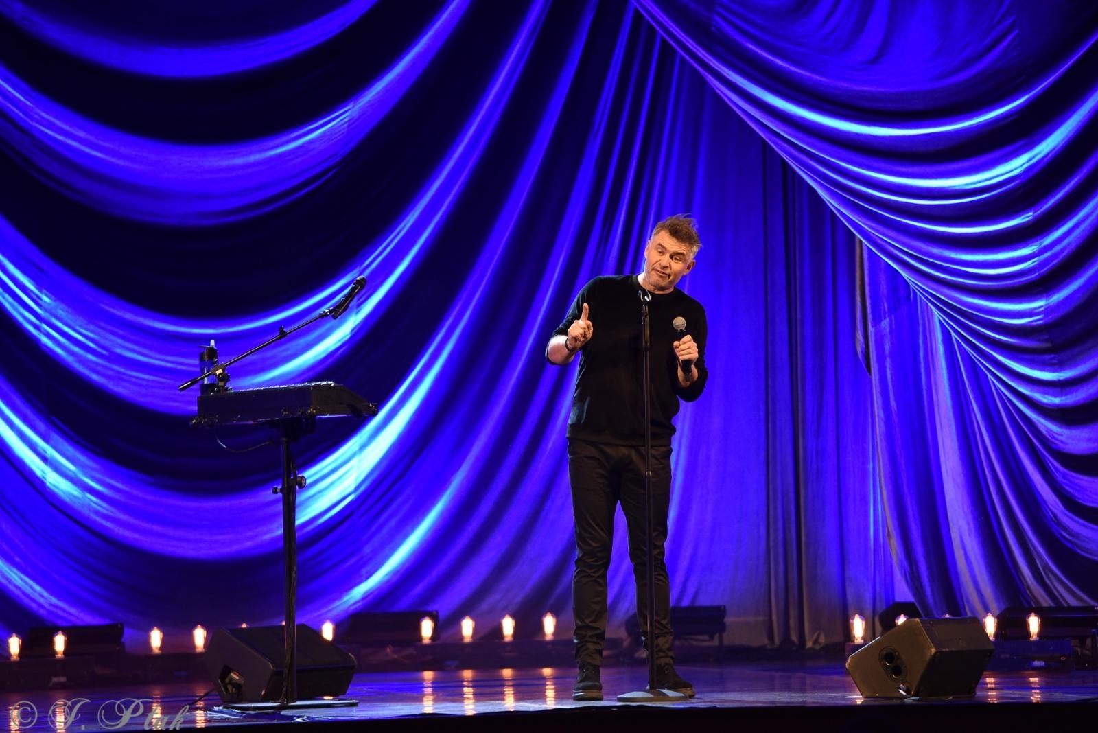 Zdjęcie w galerii na portalu naszraciborz.pl: Tylko śmiech nas ocali. Igor Kwiatkowski w Raciborzu wiadomości z regionu