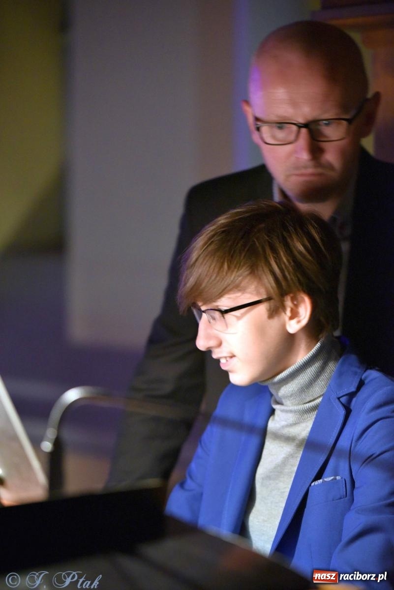 Zdjęcie w galerii na portalu naszraciborz.pl: Solidaris Bras i młodzi wirtuozi organów w kościele na Ostrogu wiadomości z regionu