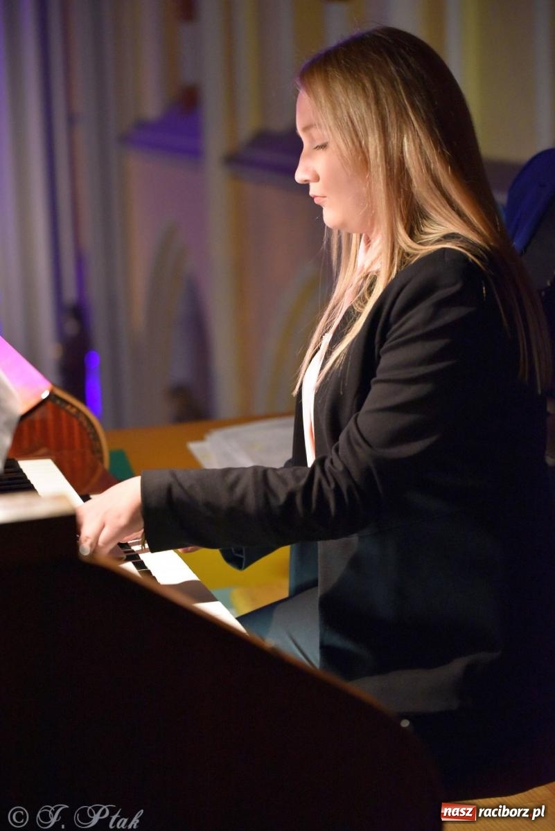 Zdjęcie w galerii na portalu naszraciborz.pl: Solidaris Bras i młodzi wirtuozi organów w kościele na Ostrogu wiadomości z regionu