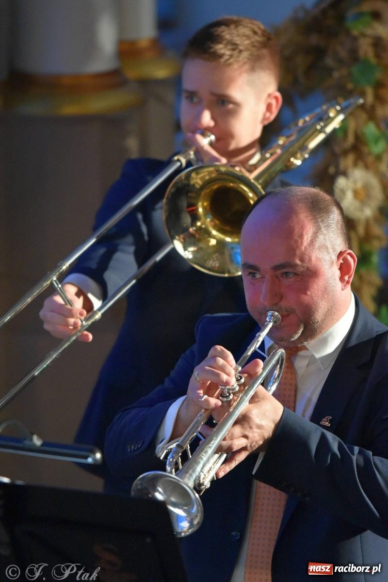 Zdjęcie w galerii na portalu naszraciborz.pl: Solidaris Bras i młodzi wirtuozi organów w kościele na Ostrogu wiadomości z regionu