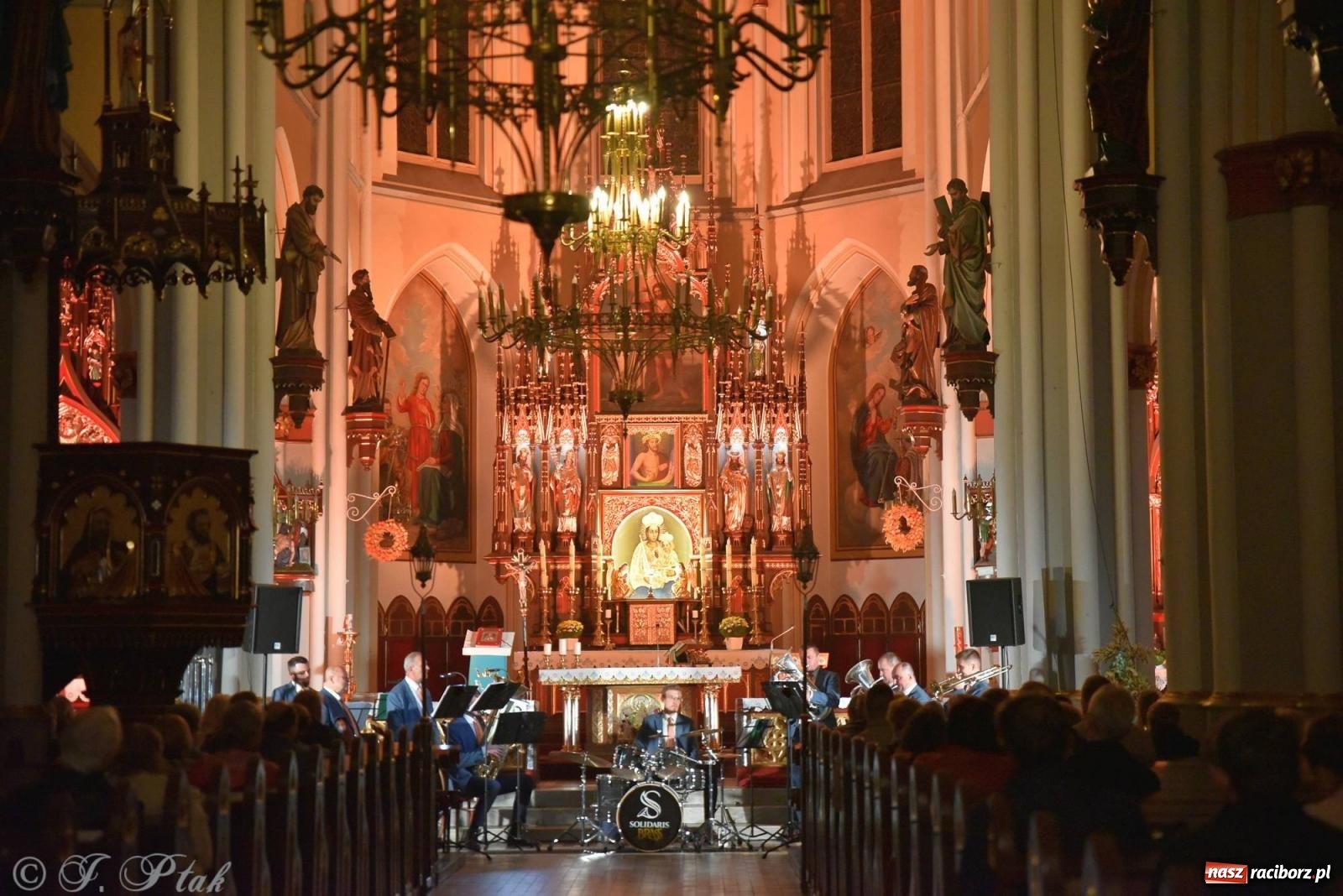 Zdjęcie w galerii na portalu naszraciborz.pl: Solidaris Bras i młodzi wirtuozi organów w kościele na Ostrogu wiadomości z regionu