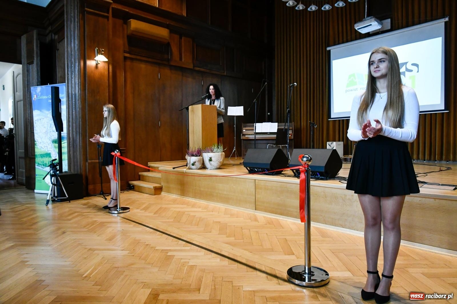 Zdjęcie w galerii na portalu naszraciborz.pl: Architektoniczne serce placówki. Przy Kasprowicza oddano odrestaurowaną aulę [FOTO i WIDEO] wiadomości z regionu