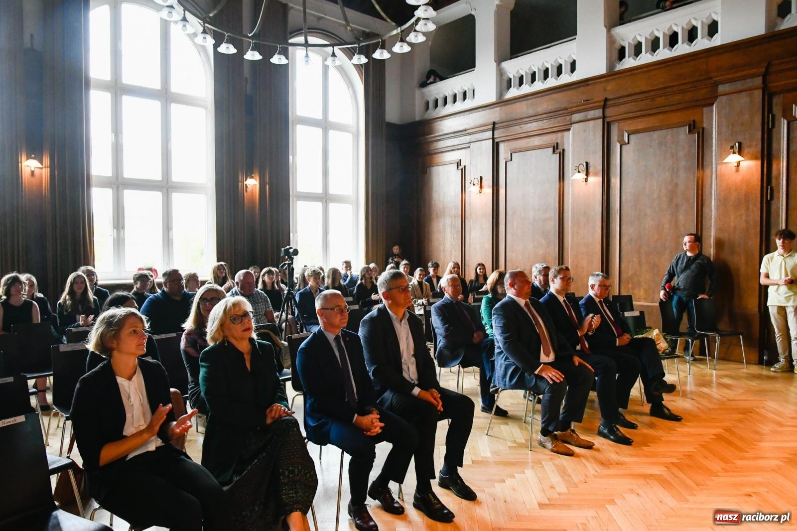 Zdjęcie w galerii na portalu naszraciborz.pl: Architektoniczne serce placówki. Przy Kasprowicza oddano odrestaurowaną aulę [FOTO i WIDEO] wiadomości z regionu