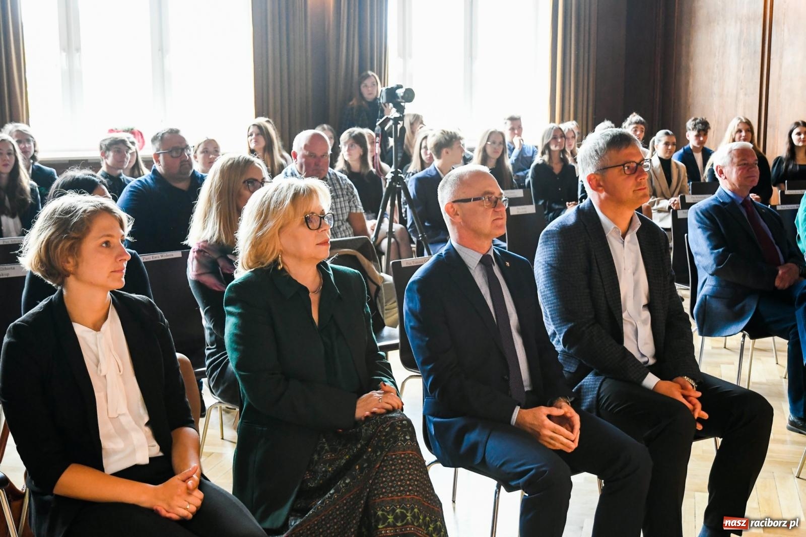 Zdjęcie w galerii na portalu naszraciborz.pl: Architektoniczne serce placówki. Przy Kasprowicza oddano odrestaurowaną aulę [FOTO i WIDEO] wiadomości z regionu
