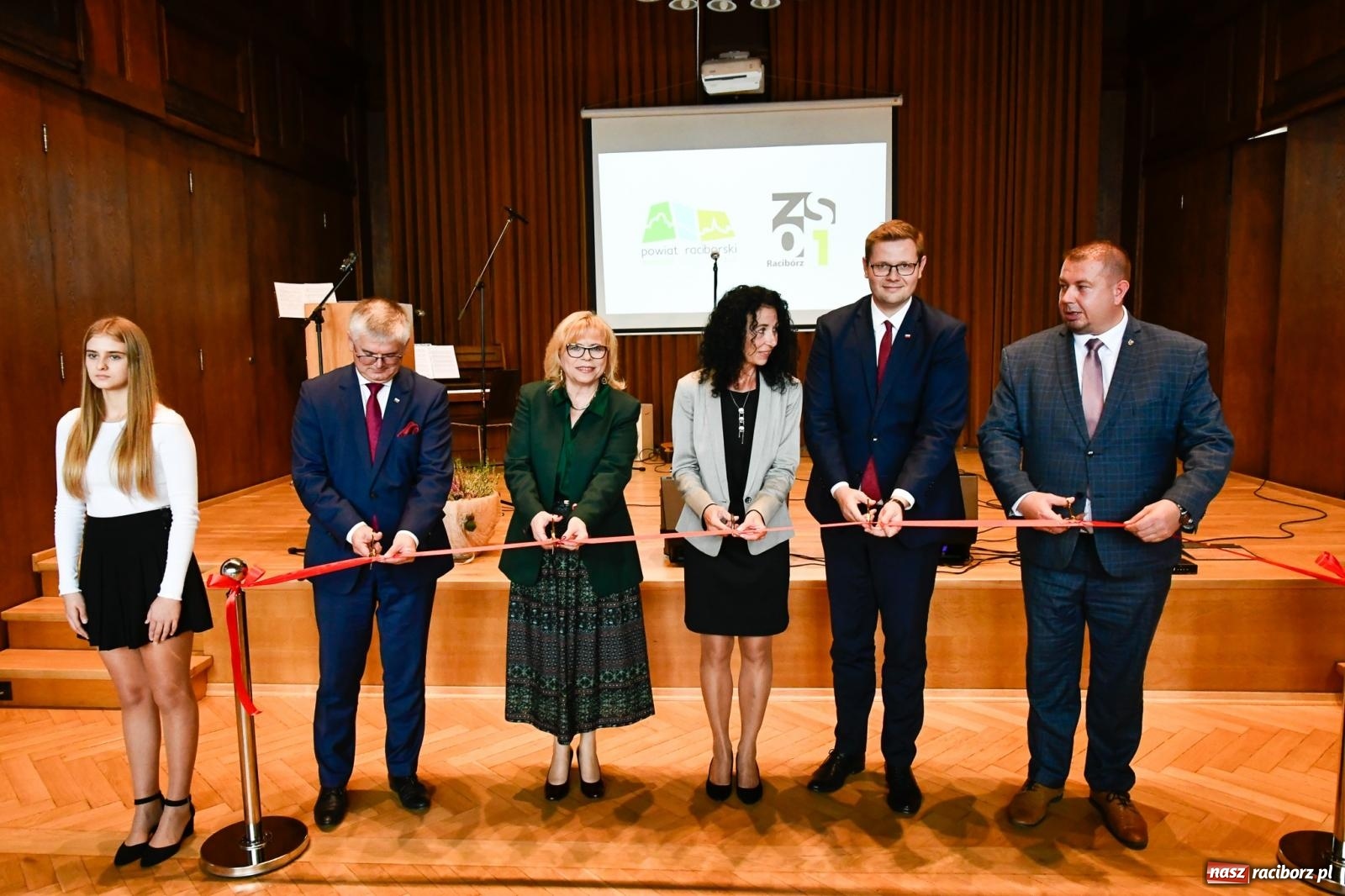 Zdjęcie w galerii na portalu naszraciborz.pl: Architektoniczne serce placówki. Przy Kasprowicza oddano odrestaurowaną aulę [FOTO i WIDEO] wiadomości z regionu