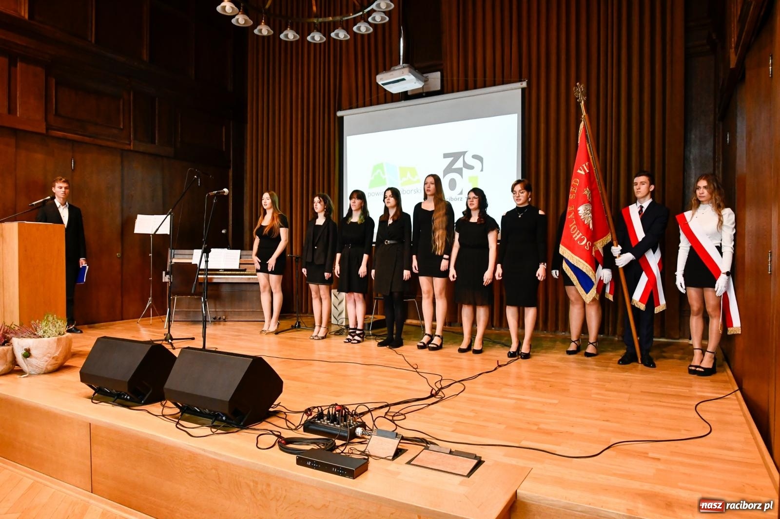 Zdjęcie w galerii na portalu naszraciborz.pl: Architektoniczne serce placówki. Przy Kasprowicza oddano odrestaurowaną aulę [FOTO i WIDEO] wiadomości z regionu